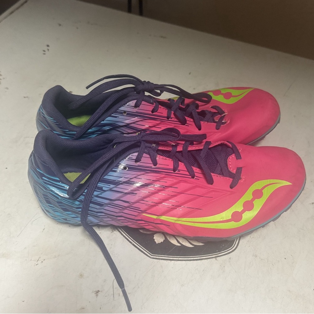 Track shoes